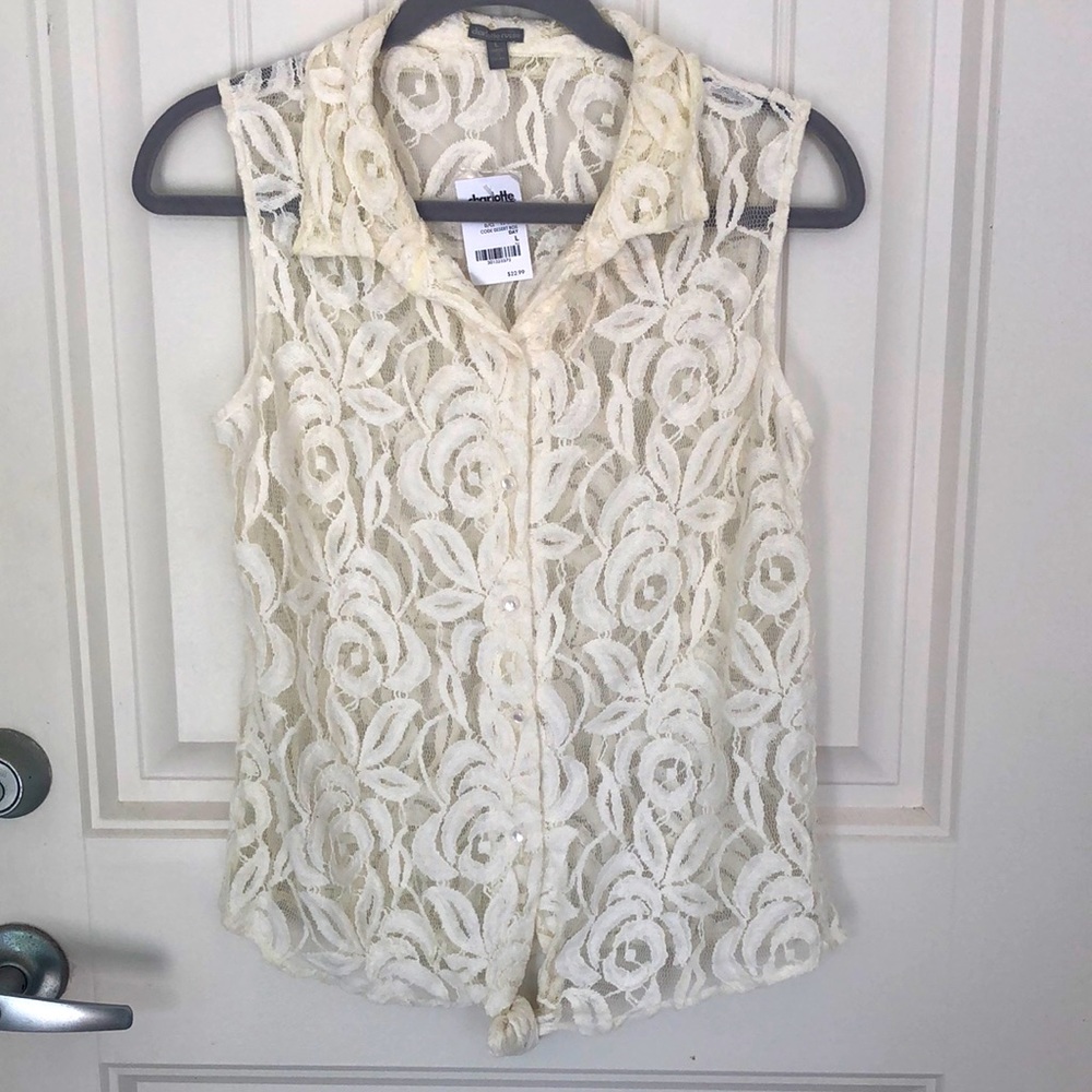 White lace sleeveless button up top